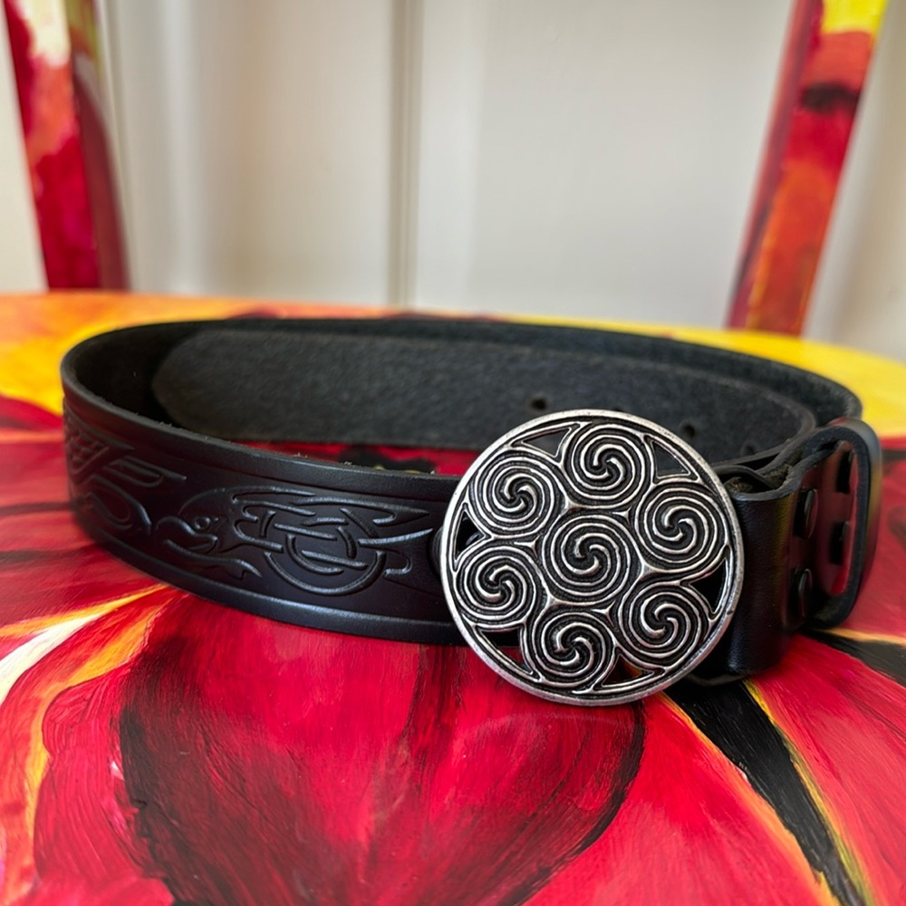 Gorgeous Leather Belt with Oberon Design. S/XS